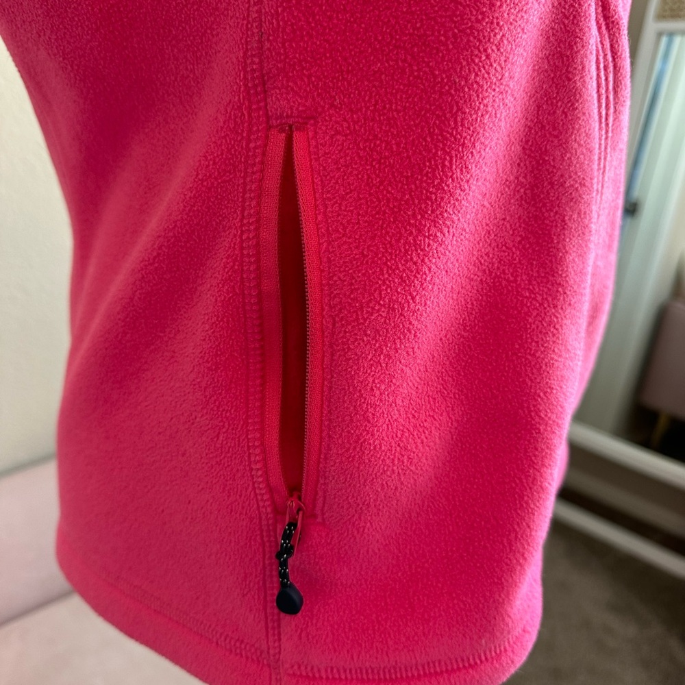 Vineyard Vines bright pink preppy flattering fleece zip-up vest women’s size S. - Picture 5 of 14